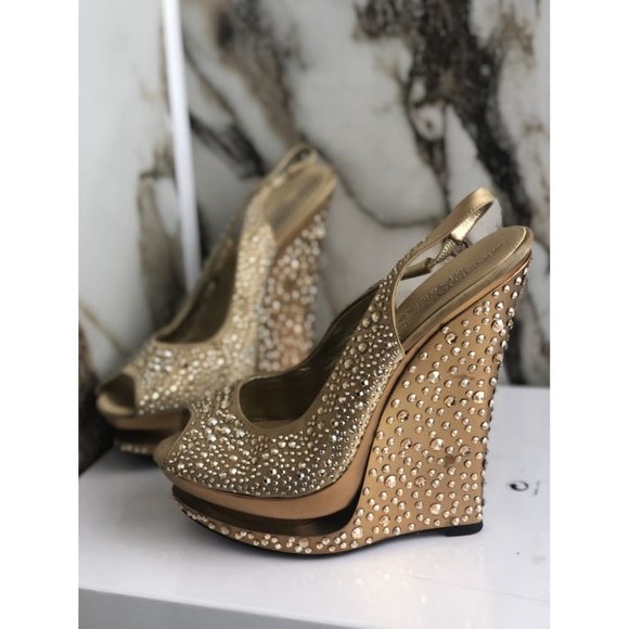 Meet your Posher, Kat and Kevin - Picture 3 of 3